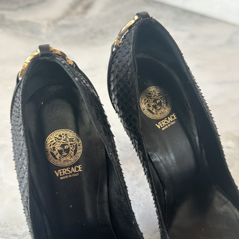 Vtg Versace Python Pumps In Black - image 3